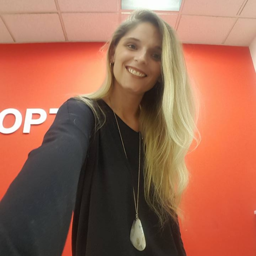 Meet your Posher, Adria